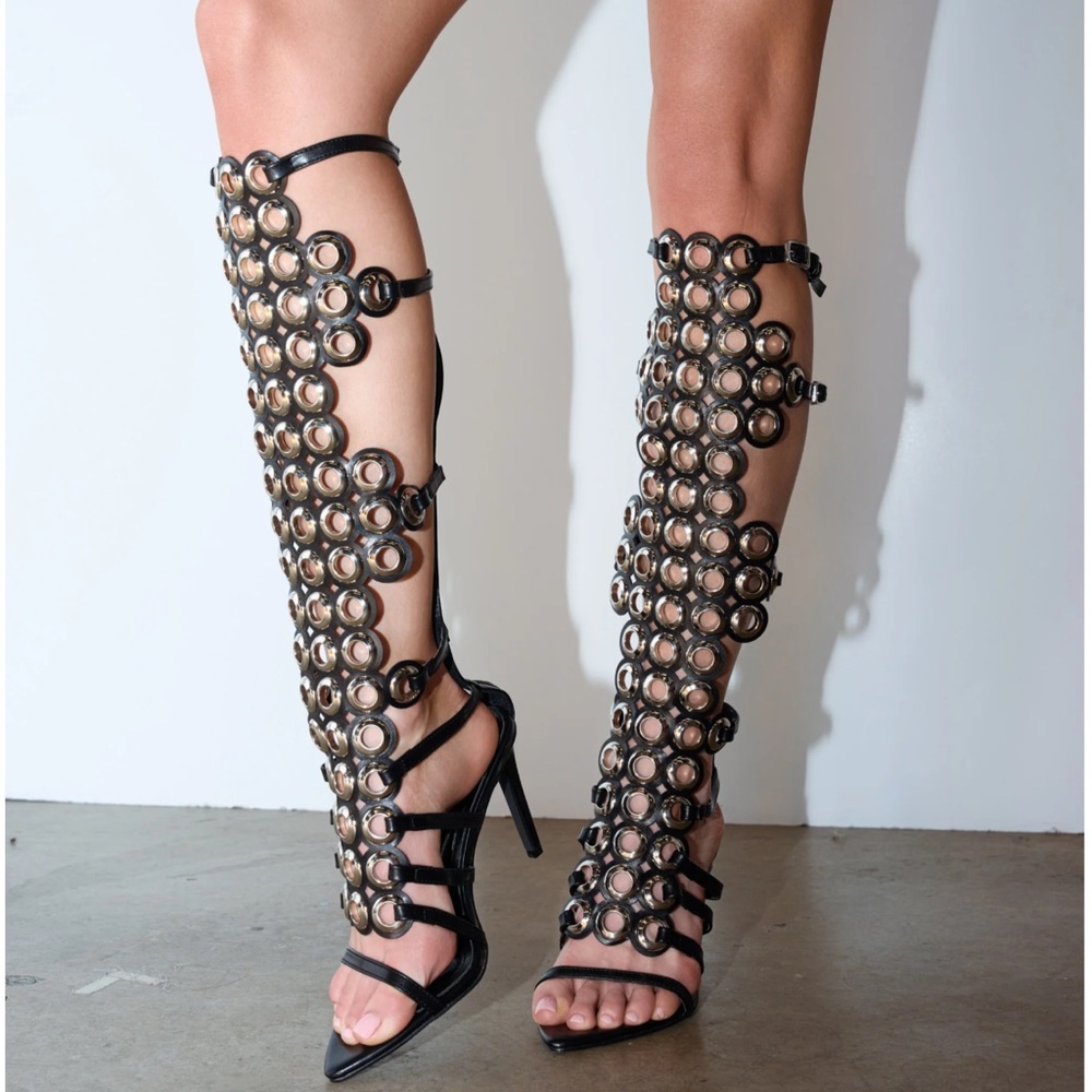 AZALEA WANG ELLINOR BLACK GROMMET DETAIL GLADIATOR SANDAL - 7